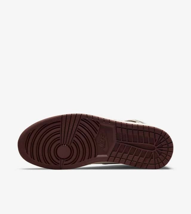 The Jordan 1 Retro High OG A Ma Maniére (White and Brown) is constructed of superior cracked leather with burgundy reptilian-textural leather collars and Swooshes. A luxurious quilted inside and unique woven tongue and insole labels alongside a vintage-looking yellowed sole completes the look at the bottom Air Jordan 1, available at Cop Underdog In-store and ready to ship.