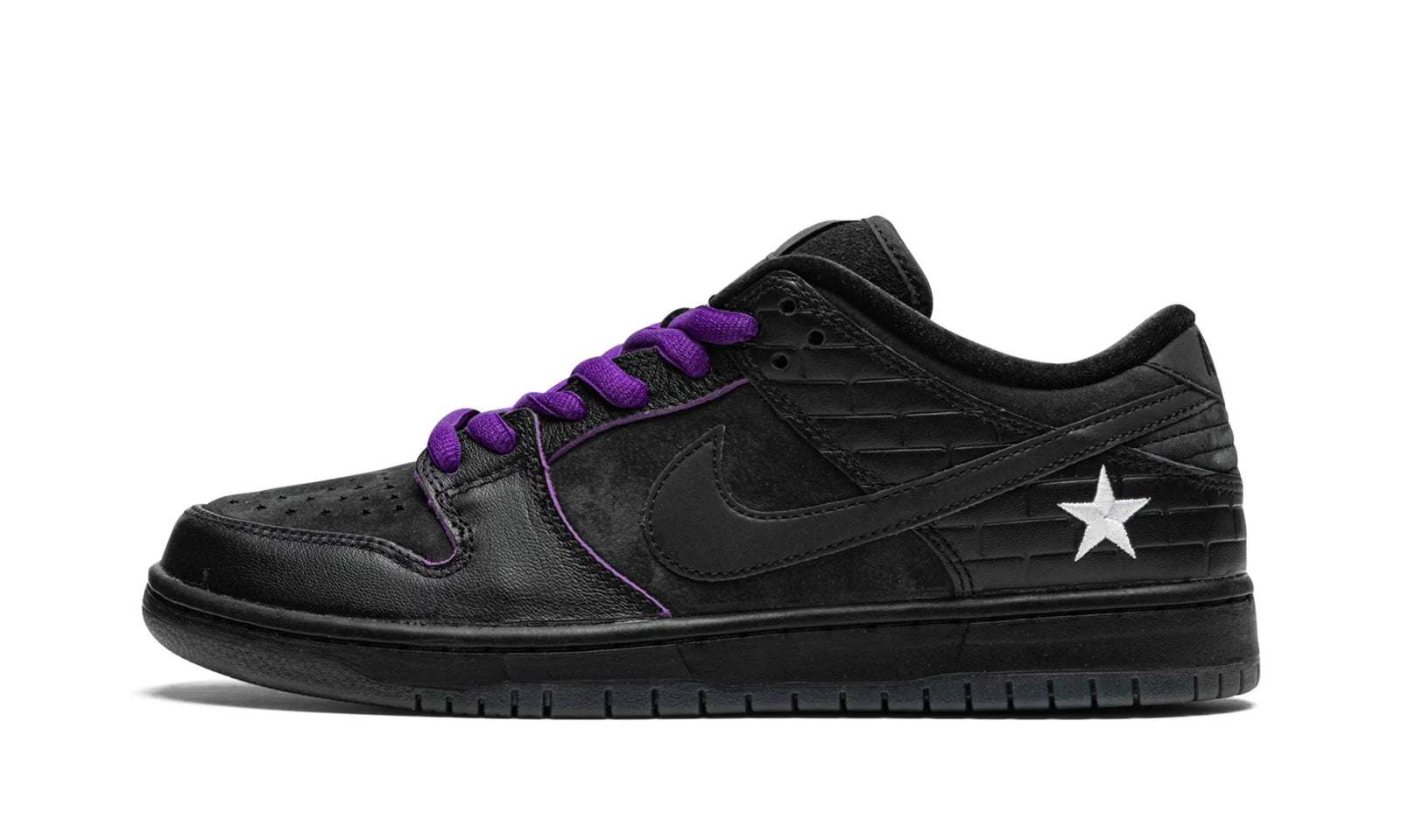 Designed in partnership with the Minneapolis-based skate shop, the Familia x Nike Dunk Low Pro SB ‘First Avenue’ pays homage to a historic music venue with unique details and a refreshed build. Purple laces secure the upper, featuring a black suede base with tonal leather at the forefoot and eyestay, available at Cop Underdog In-store and ready to ship.